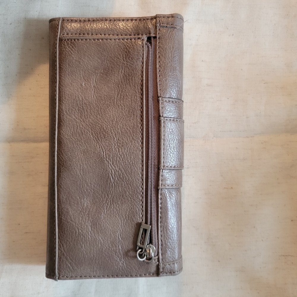 Guess Wallet - Picture 2 of 3